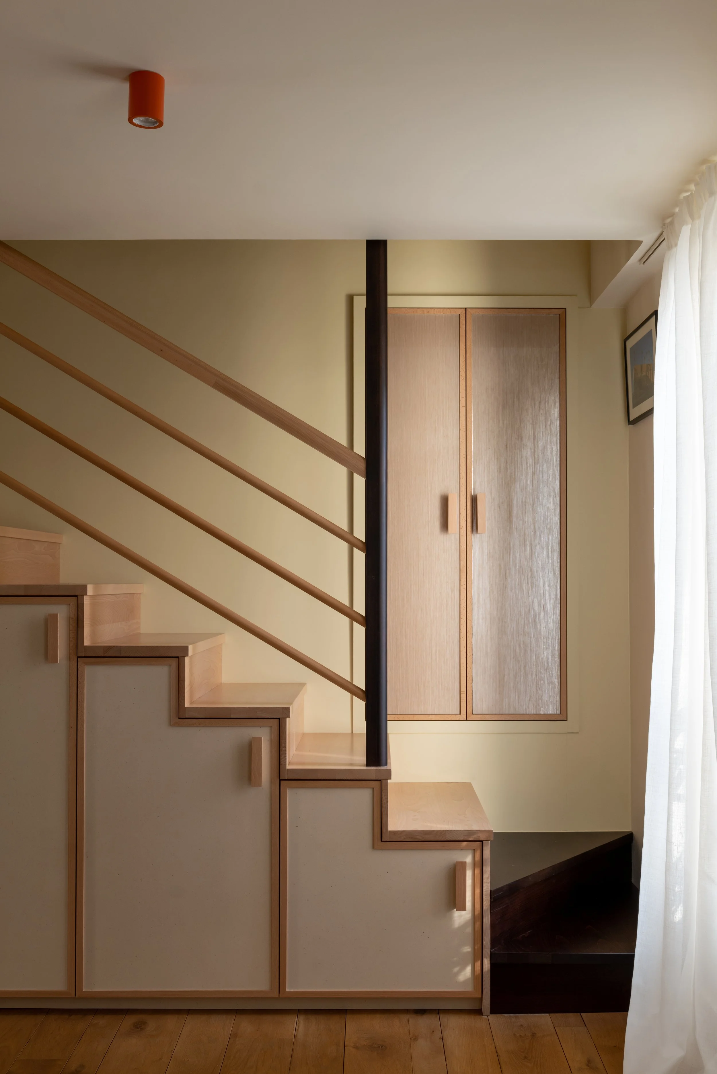 Escalier et rangements — rénovation duplex 160 m² Bonne Nouvelle Paris, architecte d'intérieur Studio Emsé