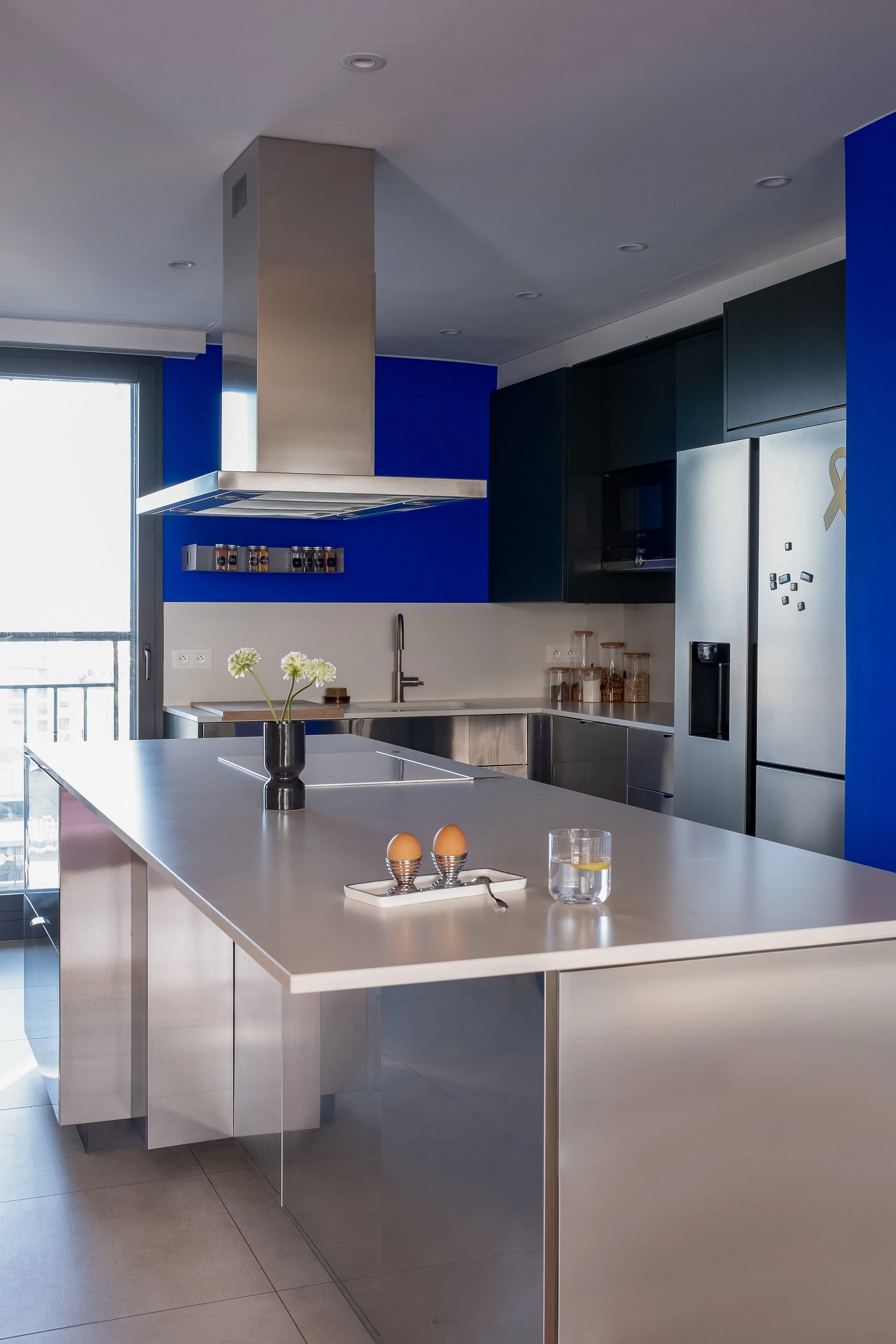 Vue cuisine — rénovation triplex 180 m² Boulogne-Billancourt, architecte d'intérieur Studio Emsé